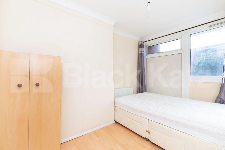 Arranged over 2 floors is this 4 bedroom with balcony and modern kitchen Twyford Street, Kings Cross